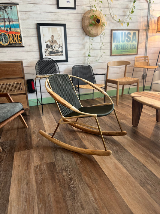 Solido Verde Rocking Chair – Handwoven Modern Outdoor Lounger
