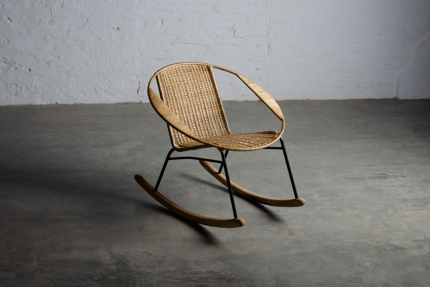Tucurinca Artesano Yare Natural Fiber Rocking Chair - Handcrafted Design