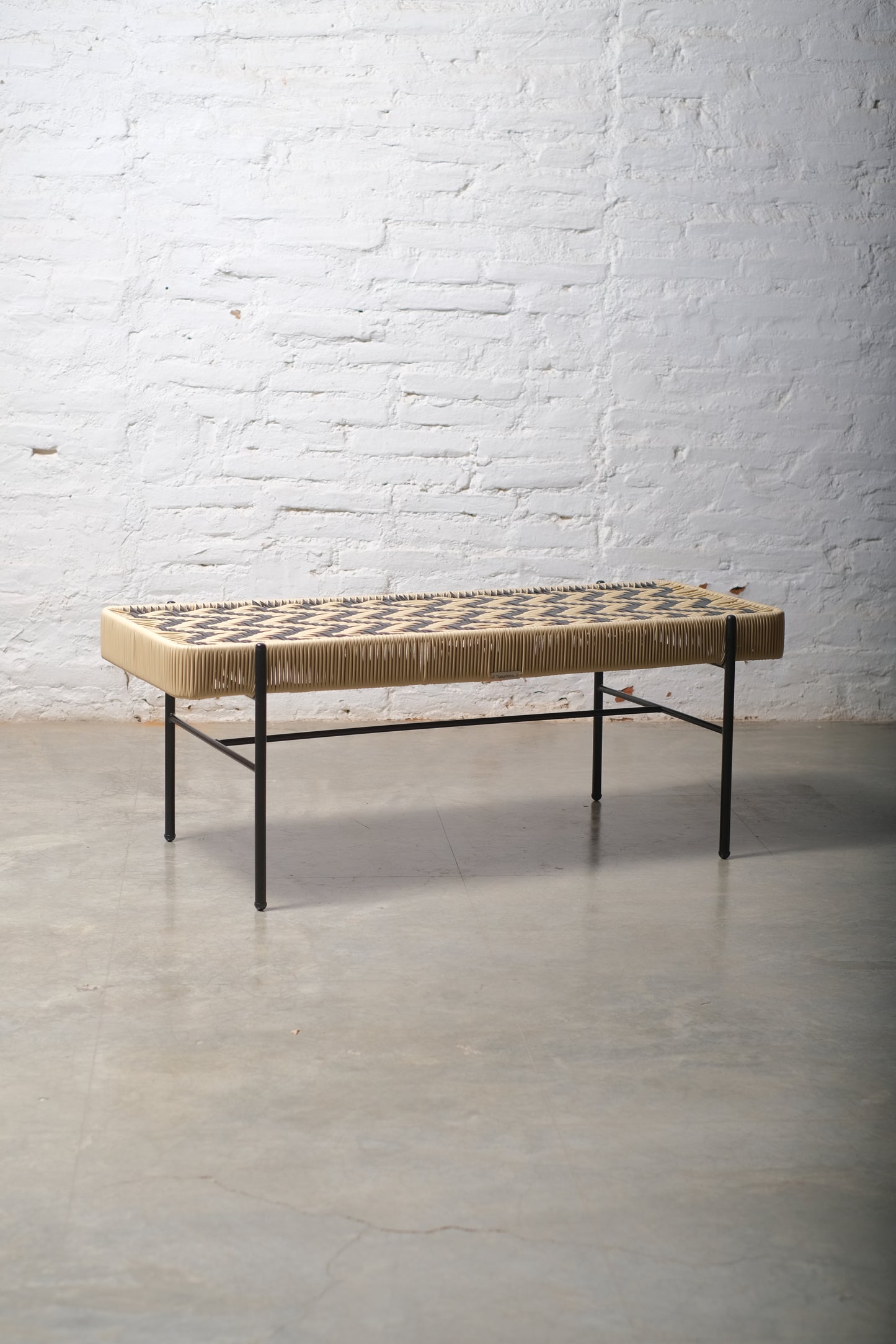 Aichuchi Bench