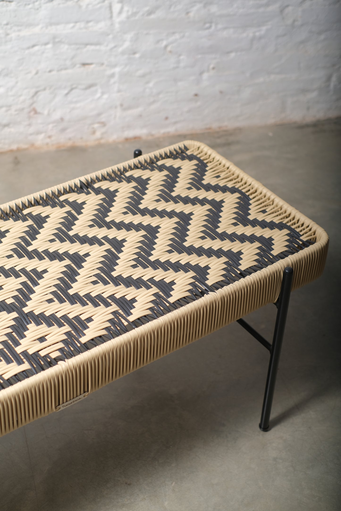 Aichuchi Bench