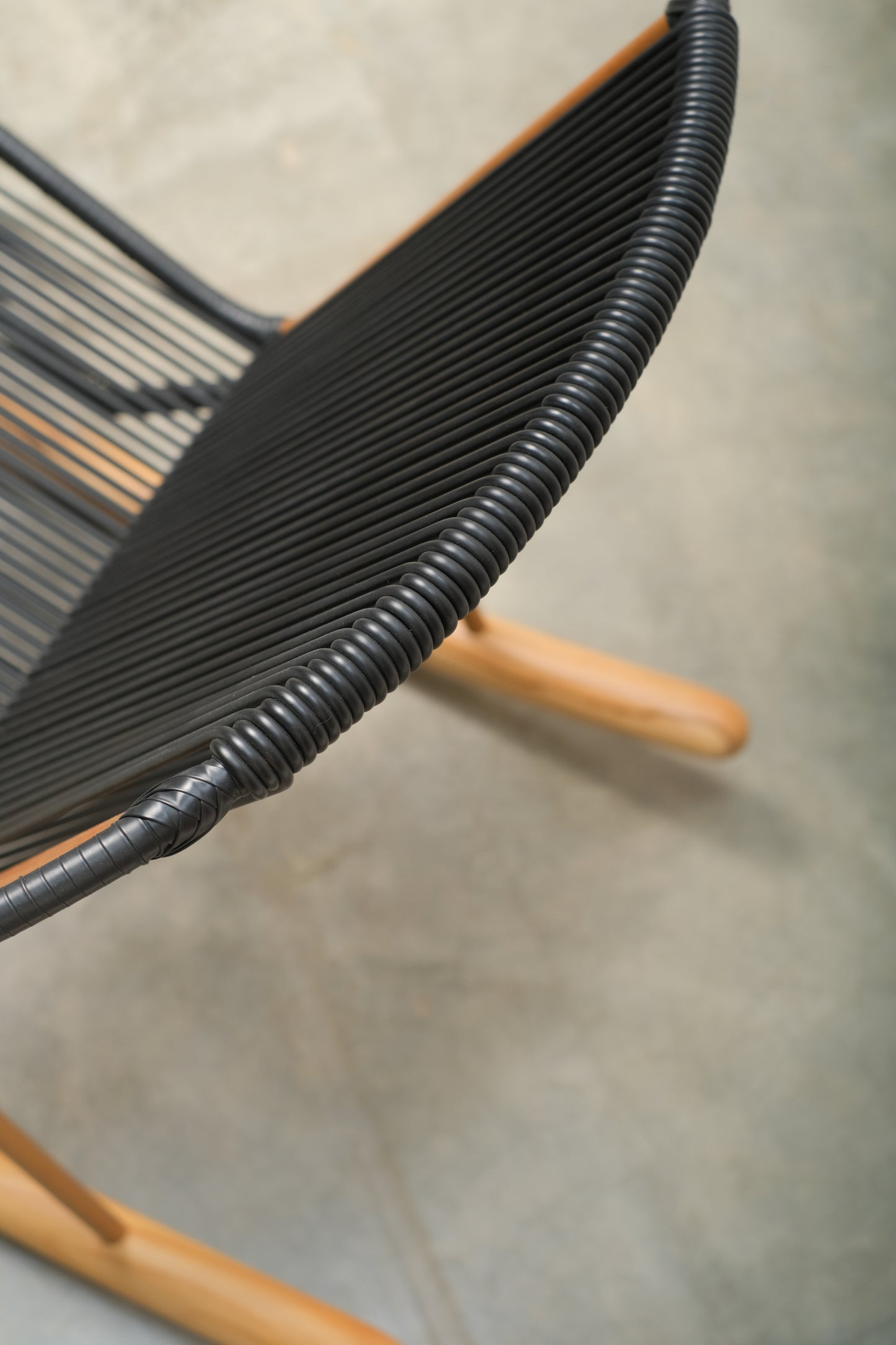 Solido Black Rocking Chair with Copper Frame – Modern Indoor & Outdoor Teak Rocker