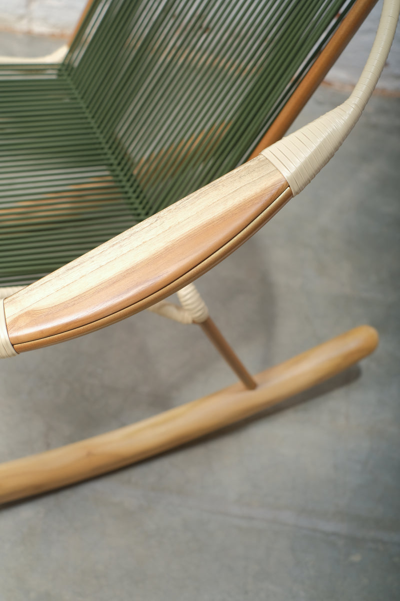 Solido Verde Rocking Chair – Handwoven Modern Outdoor Lounger
