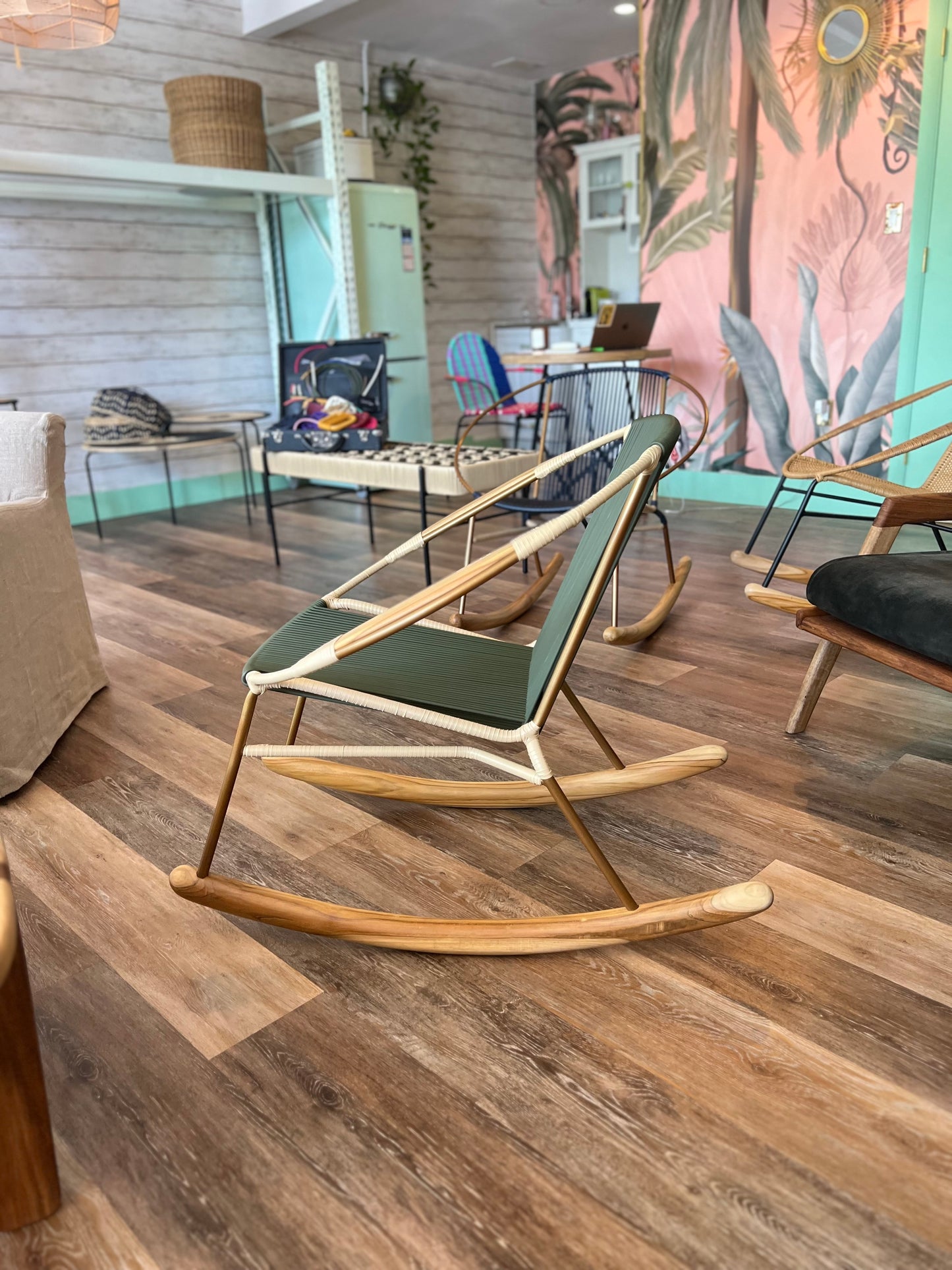 Solido Verde Rocking Chair – Handwoven Modern Outdoor Lounger