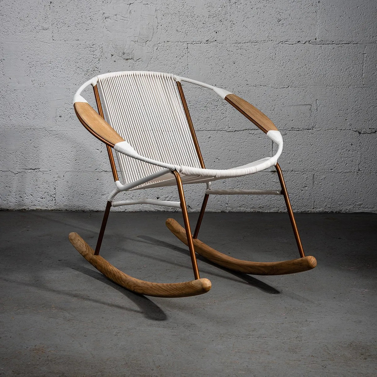 Solido Modern Rocking Chair White – Indoor & Outdoor Rocker Recliner for Timeless Comfort