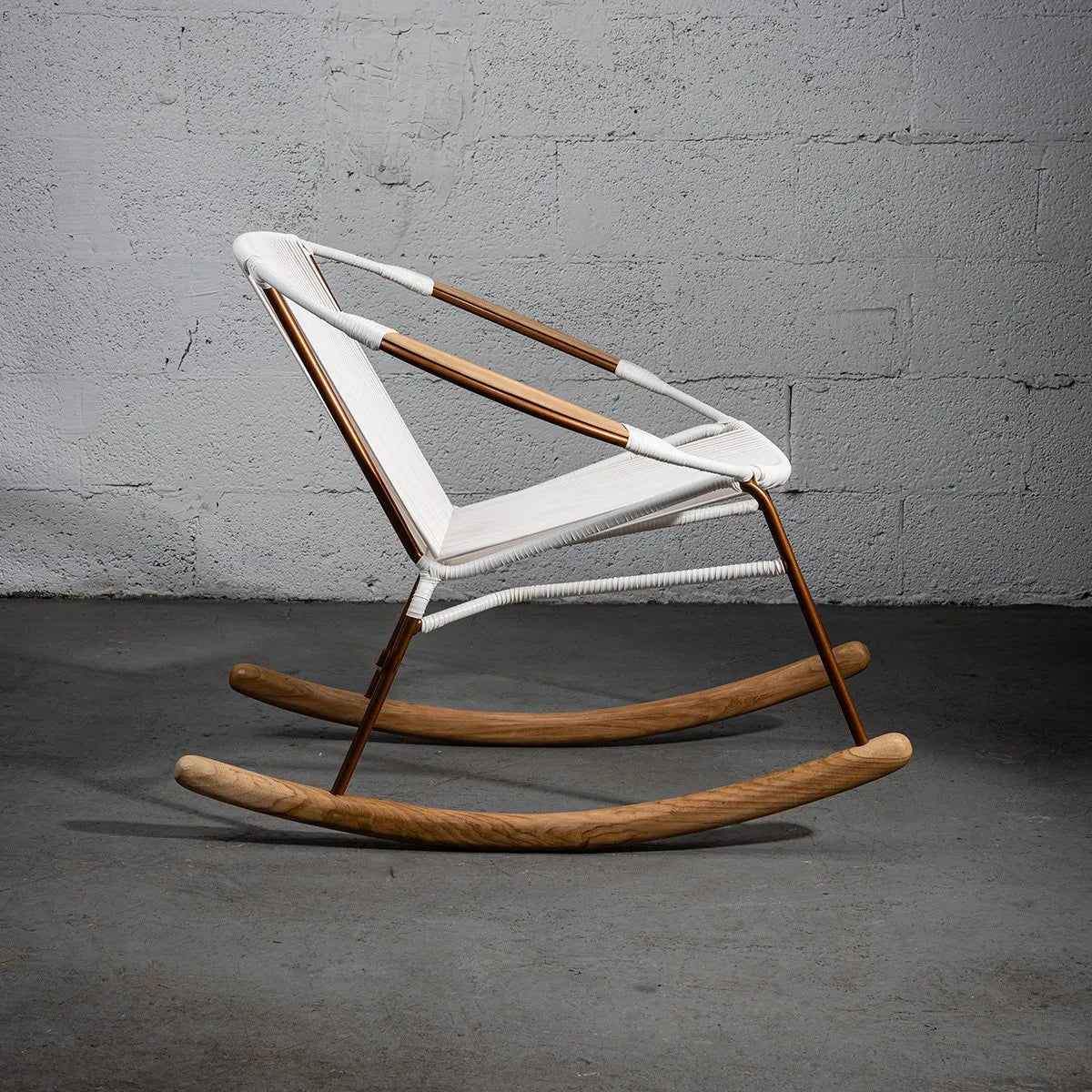 Solido Modern Rocking Chair White – Indoor & Outdoor Rocker Recliner for Timeless Comfort