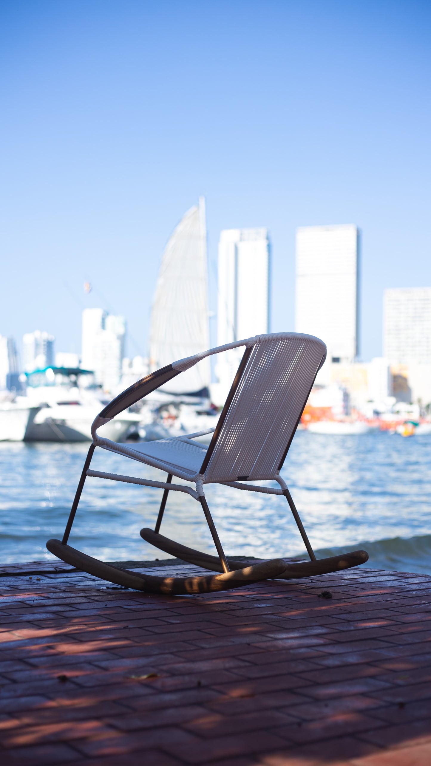 Solido Modern Rocking Chair White – Indoor & Outdoor Rocker Recliner for Timeless Comfort